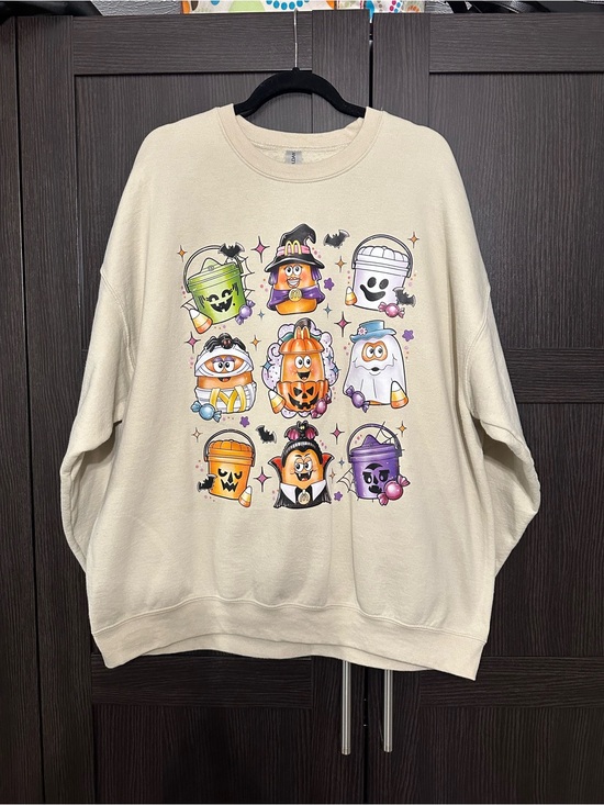 Gildan Sweaters - Cream Halloween Cartoon Graphic Men's Sweatshirt